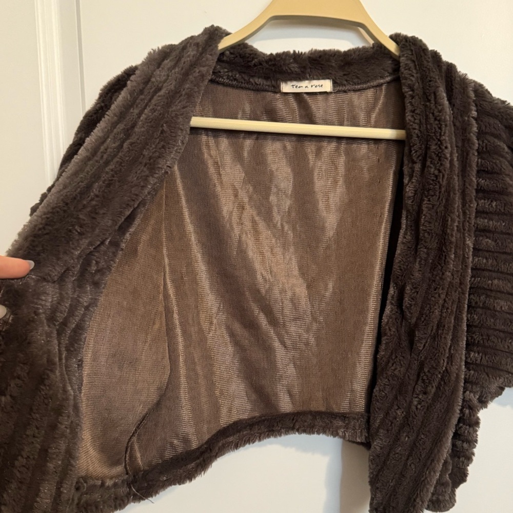 Tan Brown Faux Fur Shrug Cardigan Short Sleeve Cozy Chic Old Money Fall Fashion - Picture 7 of 10